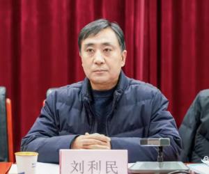 中原大化副总经理、副理事长刘利民宣读专家工作准则